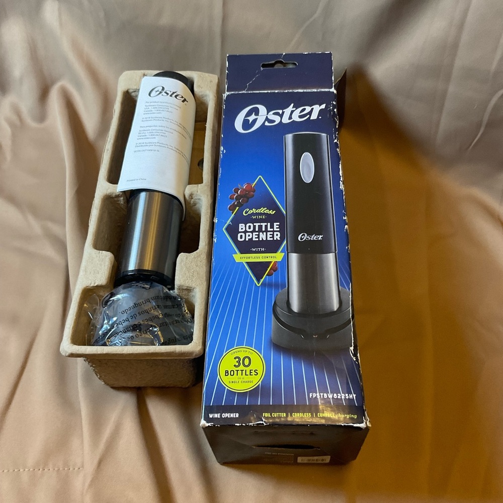 Electric Wine Opener, works! accessories are still sealed in the plastic